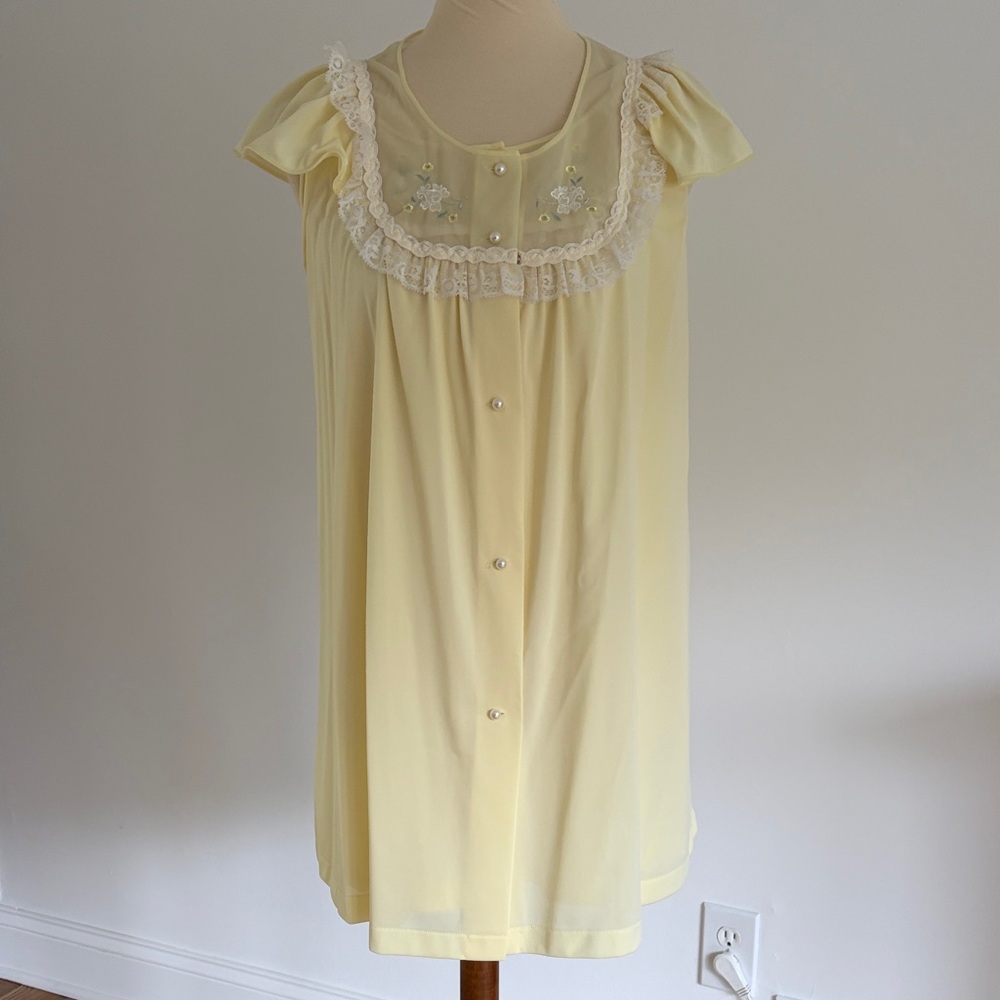 Vintage 2 piece Yellow Lace Trim Nightgown